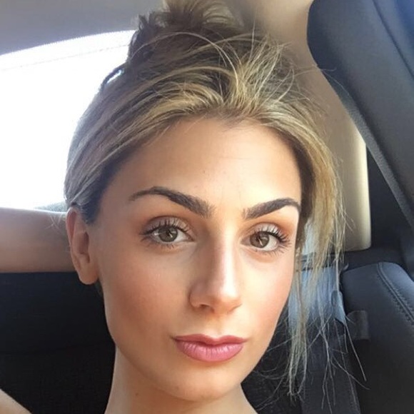 Meet your Posher, Krystina - Picture 1 of 1